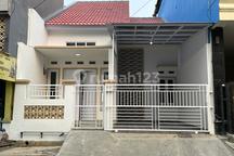 Disewakan Rumah Cantik Bangunan Batu Bebas Banjir di Vila Indah Permai Bekasi