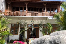 Sewa Villa Joglo 200 M², Private Pool, Lokasi Premium