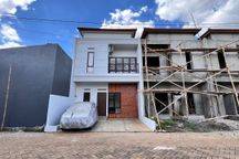 Rumah 2 Lantai | Pinggir Jalan Utama | 12 Menit ke Tol Cijago | Free Biaya - Biaya | Bebas Banjir