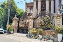 Dijual Via Lelang Rumah 2Lt Unik di Gempol Pasuruan