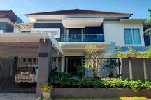 Dijual Rumah Graha Family Golf View Lengkap Dengan Kolam Renang