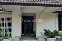 Rumah 2 Lantai di Menteng