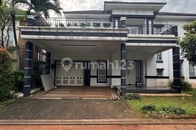 Rumah Hoek Kota Wisata