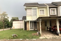 Rumah Disebelah Mall Metland Transyogi