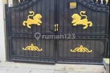 Surabaya Pusat, Murah, Bu, Bcl, Dijual Rumah 1 ½ Lantai, SHM, Bebas Banjir, Akses Mobil, Hanya 10Menit Dari Tunjungan Plaza, Akses Mobil