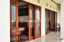 For Rent 4 Bedroom Guesthouse With Rooftop In Kedungu (342V)