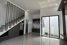 Rumah 2 Lantai Tanpa Dp Pinggir Jalan di Belakang Mall Rumah Bagus SHM di Ramayana, Ciplaz Parung, Jl. Raya Parung, Parung, Parung, Bogor, Jawa Barat, Indonesia, 16330, Jagakarsa