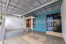 Disewakan Rumah Baru Pinggir Jalan Raya Besar di Cilodong, Depok