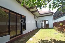 Disewakan Rumah / Villa Area Renon, Bbrp Menit ke Pantai Sanur, Min 6 Th. Rumah di Sanur Bagus di Sanur Kontrakan Rumah
