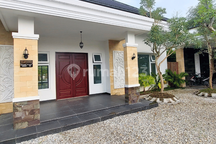 Dijual Rumah dengan Kolam Renang dan Halaman Luas Total Luas Tanah 1.800M2 di Kota Pekanbaru - Grand Ubud Cluster