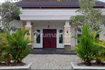 Dijual Rumah Dengan Kolam Renang dan Halaman Luas Total Luas Tanah 1.800m2 di Kota Pekanbaru - Grand Ubud Cluster
