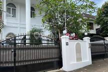 Rumah Istana Megah Harga Sangat Terjangkau Pangkalan Jati Dekat Pondok Labu.