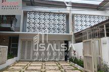 DISEWAKAN CEPAT RUMAH MINIMALIS MODERN FURNISH HARGA RP.860 JUTA NEGO AREA PEJABAT DAN KEDUTAAN DALAM KOMPLEK DEKAT MEGA KUNINGAN DAN DEKAT MENTENG DAN DEKAT KE ARAH SENAYAN DAN KEMANG AREA KUNINGAN JAKARTA SELATAN