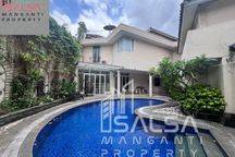 DISEWAKAN CEPAT RUMAH CANTIK FURNISH HARGA RP.720 JUTA DEKAT SEKOLAH JIS DAN MALL DAN BUKIT GOLF AREA TENANG DAN NYAMAN AREA PONDOK INDAH JAKARTA SELATAN