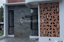 Di Jual Rumah Dinding Bata Merah Dekat Pintu Tol Cimanggis