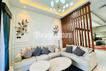 DI SEWAKAN RUMAH 2 LANTAI – MEWAH & NYAMAN, FULL FURNISH