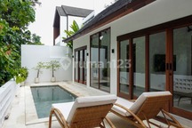 Villa 1 Kamar Tidur dengan Kolam Renang Pribadi dan Nuansa Oasis Hijau di Cepaka (R-Vb06)