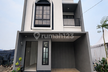 Rumah 2 Lantai Dilengkapi dengan Ai Deket dengan Akses Tol