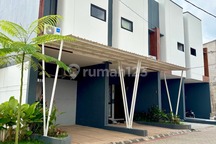 Rumah 2 Lantai Siap Huni Deket Akses KRL dan Transjakarta