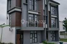 Rumah 2 Lantai Mewah Siap Huni Deket Walkot Tangsel Tol dan KRL