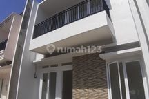 Rumah PMR Sawangan, Pinggir Jalan Raya,Murah 2 LANTAI Mewah Kota Depok