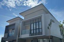 Rumah 2 Lantai Teakwood- One Stop Living. Dekat Dengan Top 100
