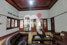 Dijual Rumah Mewah Siap Huni Dekat Simpang Lima di A. Yani, Semarang