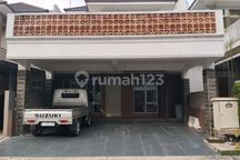 Kota Wisata, Cluster West Covina, 4+1 Kamar Tidur, Garasi 2 Mobil, Hadap Selatan..