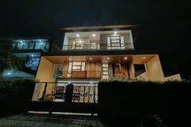 Rumah Modern Tropis Depan Green Area And View Gunung Sentul City