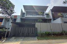 Rumah mewah baru type modern tropis SHM, lantai marmer, dengan private pool, lift depan green area