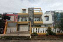 Rumah Semi Furnish Dengan Rooftop View Pegunungan, Dengan Taman Depan Dan Belakang Di Sentul City Bogor