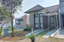 Rumah minimalis dilengkapi dengan taman dan view pegunungan di sentul city bogor.