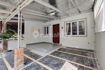 Rumah Cantik Bangunan Luas Semi Furnish Sentul City Bogor.