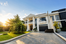 Rumah Classic 2 Lantai Hook Parkir Mobil Luas Kawasan Depan, Shgb