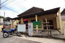 Disewakan Rumah Lokasi Komersial, Cocok untuk Usaha & Hunian