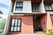 Rumah Premium di Jalan Utama Sutera Sawangan (Bisa Kpr) By Alam Sutera