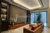 Rumah Mewah Pik Crown Golf Ful Renov Interior (8X24m)