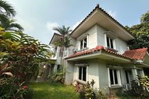 Rumah Hook Strategis Puspitaloka BSD, 4+1 KT, Taman Luas, SHM
