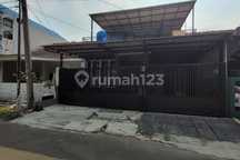 Disewakan Rumah 2Lantai Depan Taman di Villa Melati Mas