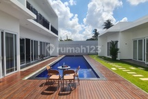 Luxury Six-Bedrooms Villa In Canggu