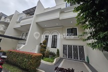 Rumah Camden House, 2 Lantai, di Kembangan, Brandnew