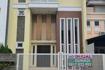 Rumah mewah  8x18, 3 lantai dijual di city resort hawaii, cengkareng, palem, jakarta barat