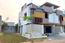 Dijual rumah hook LT 11x13.5, 3 Lantai + Roof top di Puri 11 siap huni