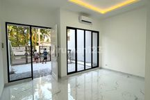 Rumah Desain Mewah di Taman Villa Meruya Area Jakarta Barat
