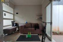 Rumah Fully Furnished di sewakan di Grand Wisata, strategis siap huni.