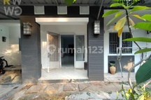 Rumah 2 Lantai Luas di sewakan di Grand Wisata - Depan Taman, Dekat Ruko & Akses Tol!