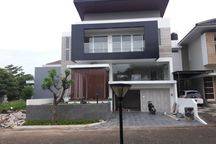 Disewakan Rumah Bagus Depan Taman Dekat Up Town Mall & Unika BSB.