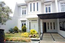 Disewakan Rumah 2 lantai 4 kamar tidur komplek Mega Asri jl. s parman pekanabru