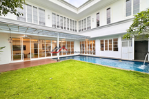 Luxurious Brand New House Full Furnished Desain American Classic di Kemang, Jakarta Selatan