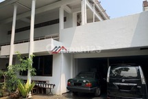 Rumah Bagus 2 Lantai Jalan Besar Dekat Blok M di Kebayoran Baru Jakarta Selatan